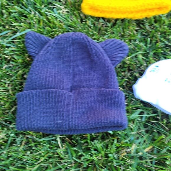 🤸‍♀️3 for 12🤸‍♂️ BUNDLE Three Toddler Knit Hats - Picture 2 of 5
